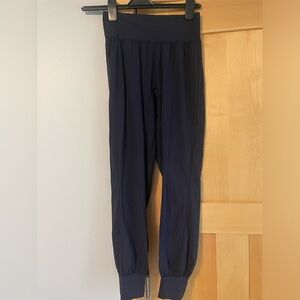 Lululemon &Go City Trek Trouser Pants Navy Size 4 Lightweight Tapered Travel